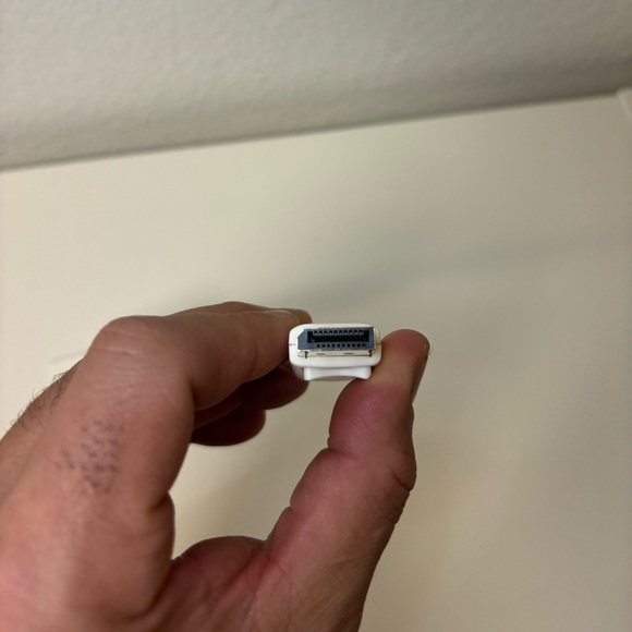 Onn DisplayPort To HDMI Adapter. Gold plated. - Picture 5 of 6